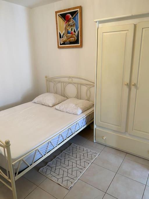 Proche De La
